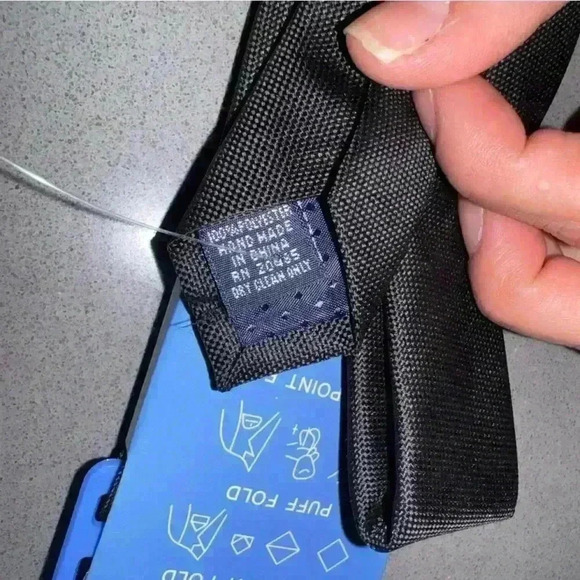 Isaac Mizrahi New York Tie & Pocket Square NWT - Picture 7 of 7